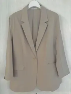 ベージュ テーラードジャケット