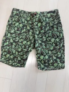 PT01BERMUDA リーフ柄 ショートハーフパンツ サイズ50のサムネイル