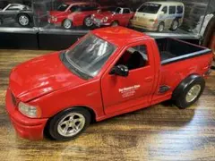 Ford F-150 Lightning ミニカー レッド1/24のサムネイル