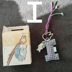 らぶぶ　PIN FOR LOVE チェック柄ストラップ　Ｉ