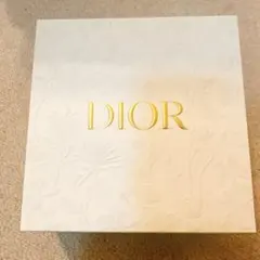 Dior ギフトボックス ホワイト 花柄 エンボス
