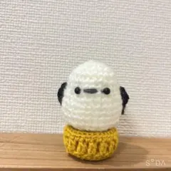 シマエナガ　あみぐるみ(からし色の台座付き)