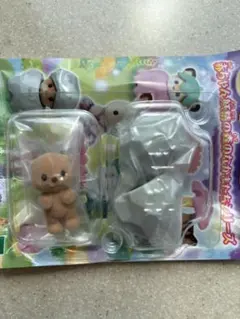 ラッコの小さい赤ちゃん　シルバニアファミリー 岩　ラッコ　赤ちゃん