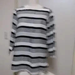 白と黒のストライプ 五分袖トップスＭ