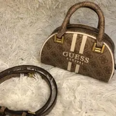 GUESS ロゴショルダーバッグ レッド minimal scratches - メルカリ