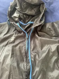 ナイロンジャケット フード付き　黒