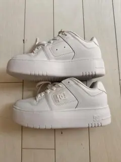 新品タグ付　DC SHOES 厚底スニーカー ホワイト 23.5のサムネイル