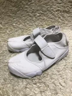 ナイキ　NIKE エアリフト　DN1338-100 24cm 白　US7