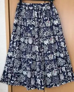極美品⭐︎リバティ⭐︎ミディアムフレアスカート⭐︎ネイビー⭐︎ハンドメイドのサムネイル
