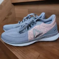 Reebokスニーカー