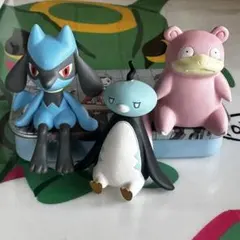 座るポケモン　リオル　ヤドン　コオリッポ