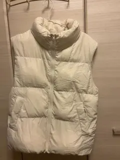 ホワイト ダウンベスト