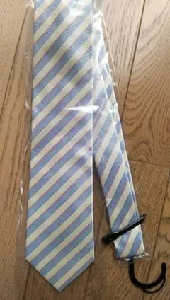 #青と白のストライプ ネクタイ
