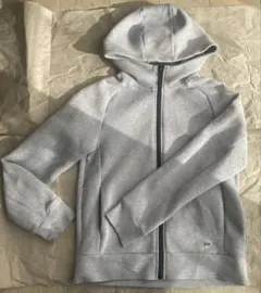 【ユニクロ】グレー フード付きジップアップパーカー　150cm