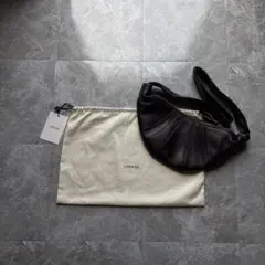 【超美品❣️】LEMAIRE クロワッサン　バッグ　ダークチョコレート　smallのサムネイル