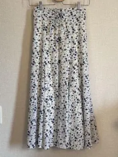 mysty woman 花柄フレアスカート ホワイト・ネイビー