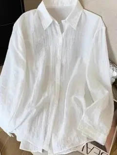 ホワイトリネン長袖ボタンシャツ