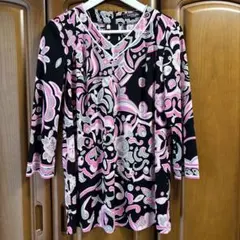 美品 レオナール 黒地に花柄 トップス チュニック - メルカリ