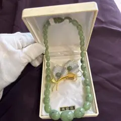 鎌*子様 緑色の天然石ネックレス＋ブローチのセット