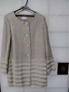 値下げしました。ベージュ と　グレーの2点。 毛混紡 ジャケット ボタン付き