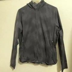 ユニクロ　薄手　パーカー　ジップアップ