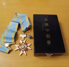 ●日本の勲章/徽章/記章＊勲三等瑞宝章（実物） Yahoo!オークション -「勲三等瑞宝章」(勲章) (徽章)の落札相場・落札価格