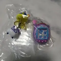 たまごっちシャカシャカチャーム　&　たまごっち UFOスイング　　ガチャガチャ