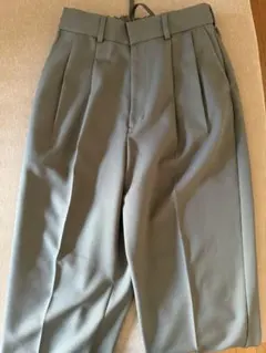 GU タックワイドパンツ