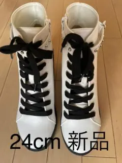 ブーツ白　24cm 新品、未使用