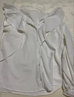 ホワイト ブラウス