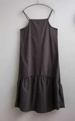 キャミワンピース　エプロンワンピース　ブラウン