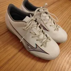 Mizuno サッカーシューズ ホワイト ストライプデザイン22センチ