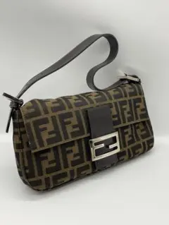 【美品】FENDI フェンディ マンマバケット　ズッカ柄　26424