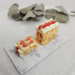 ミニチュアスイーツ　いちごのナポレオンパイ