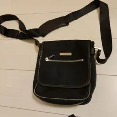 【使用感あり】バーバリー ナイロンショルダー 黒 ノバチェック