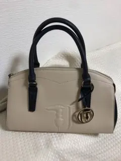 トラサルディ　裏地可愛いハンドバッグ　モノトーン　ボストンバッグ風