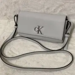 極美品 Calvin Klein フラップフォーンクロスボディバッグ