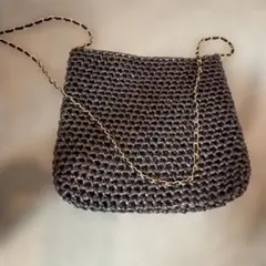 黒の編み込みポシェット