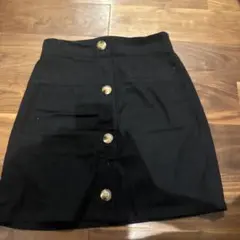 黒いボタン付きタイトスカートのサムネイル