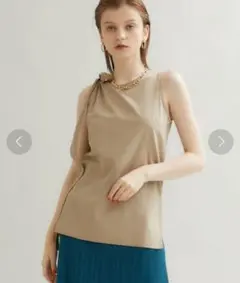 conte バックVネック ノースリーブニット ネイビー 辺見えみり - メルカリ