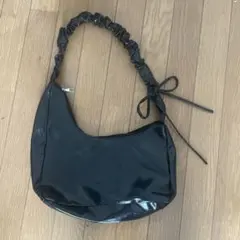 ブラック ショルダーバッグ ギャザーハンドル