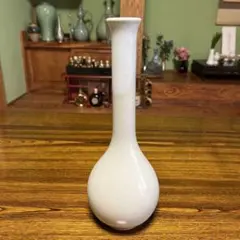 白磁の一輪挿し　花瓶