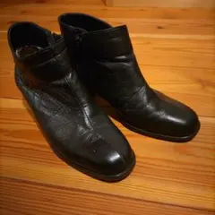 黒 レザー ショートブーツ 中ヒール EEE