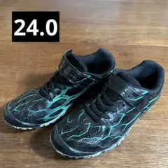 男児　スニーカー　24.0