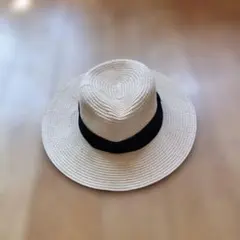【GU】ベージュと黒の広つば麦わら帽子　ハット　夏のサムネイル