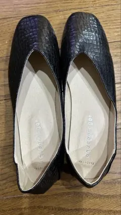 aquagarage クロコ型押しフラットシューズ ブラック 40