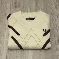 FRED PERRY Vネック ニット Mサイズ　UK10 クリーム