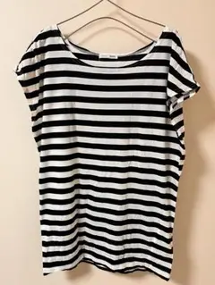 NARU 黒と白ストライプ Tシャツ