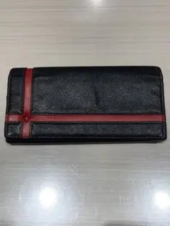 レザー長財布 黒と赤のコンビネーション