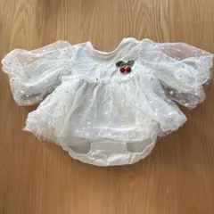 ホワイト 長袖ロンパース さくらんぼ　白　ベビードレス